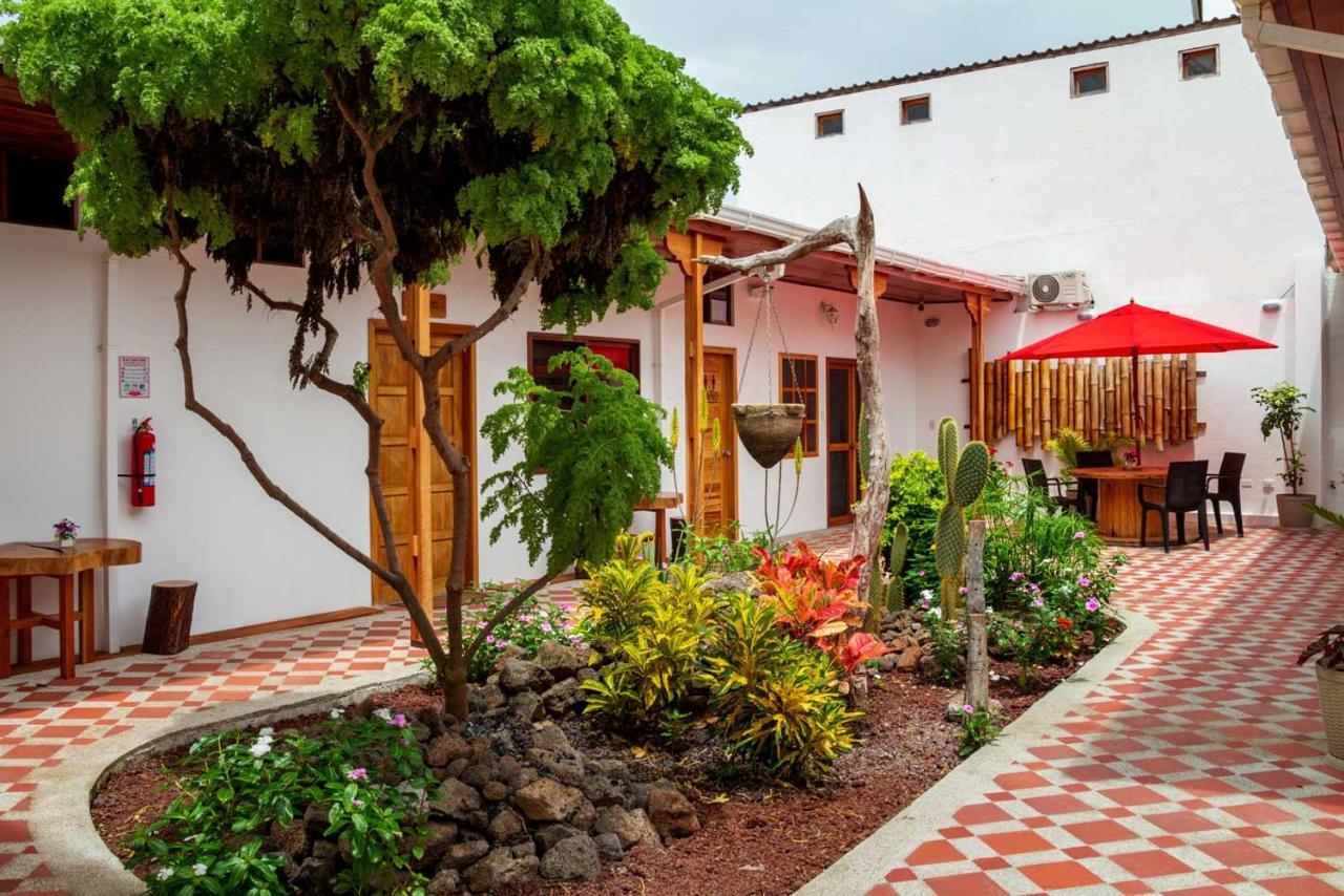 Plaza Luna Suites Puerto Ayora  Exterior foto