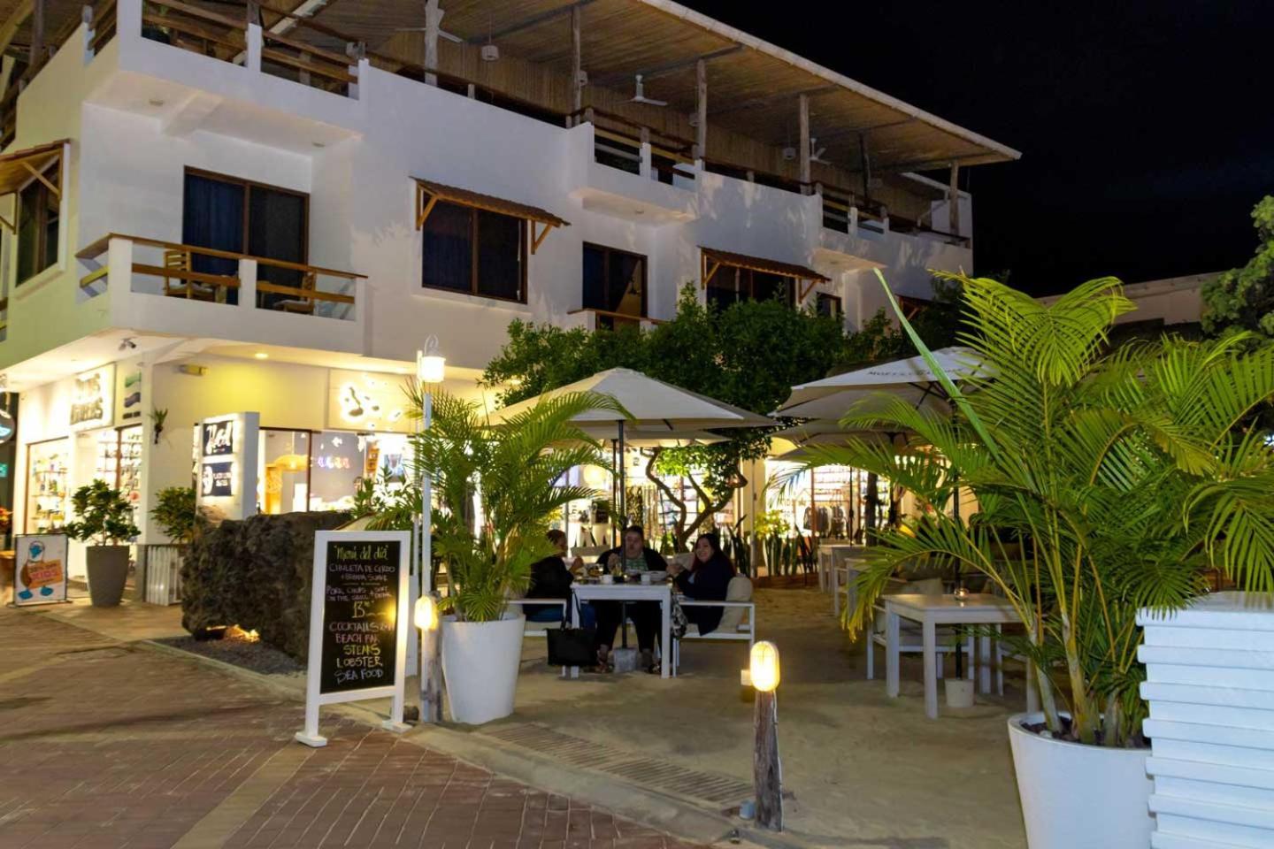 Plaza Luna Suites Puerto Ayora  Exterior foto